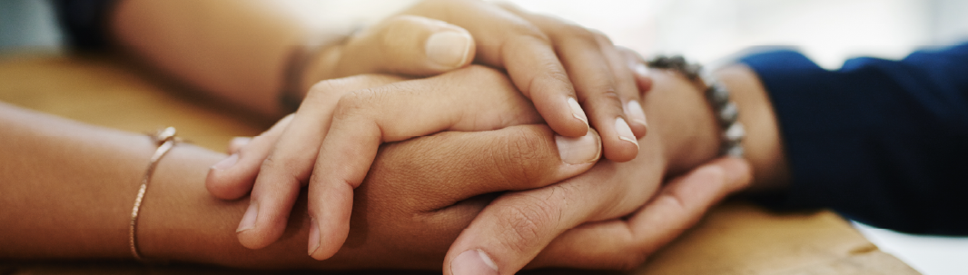 2 hands holding on a desk